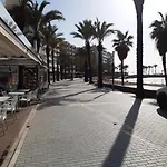 Atardecer A Pie De Playa, Σαλού